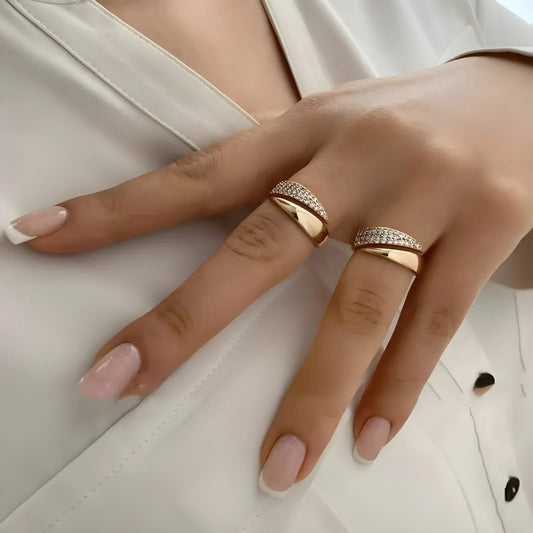 Eva - elegante anillo de oro con piedras brillantes